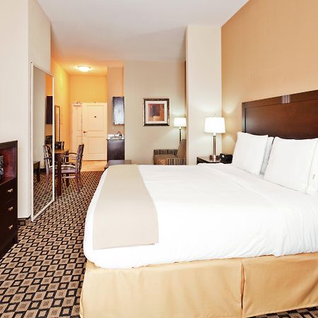 Holiday Inn Express & Suites Clovis By Ihg Exterior photo