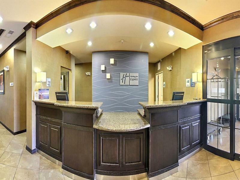 Holiday Inn Express & Suites Clovis By Ihg Exterior photo