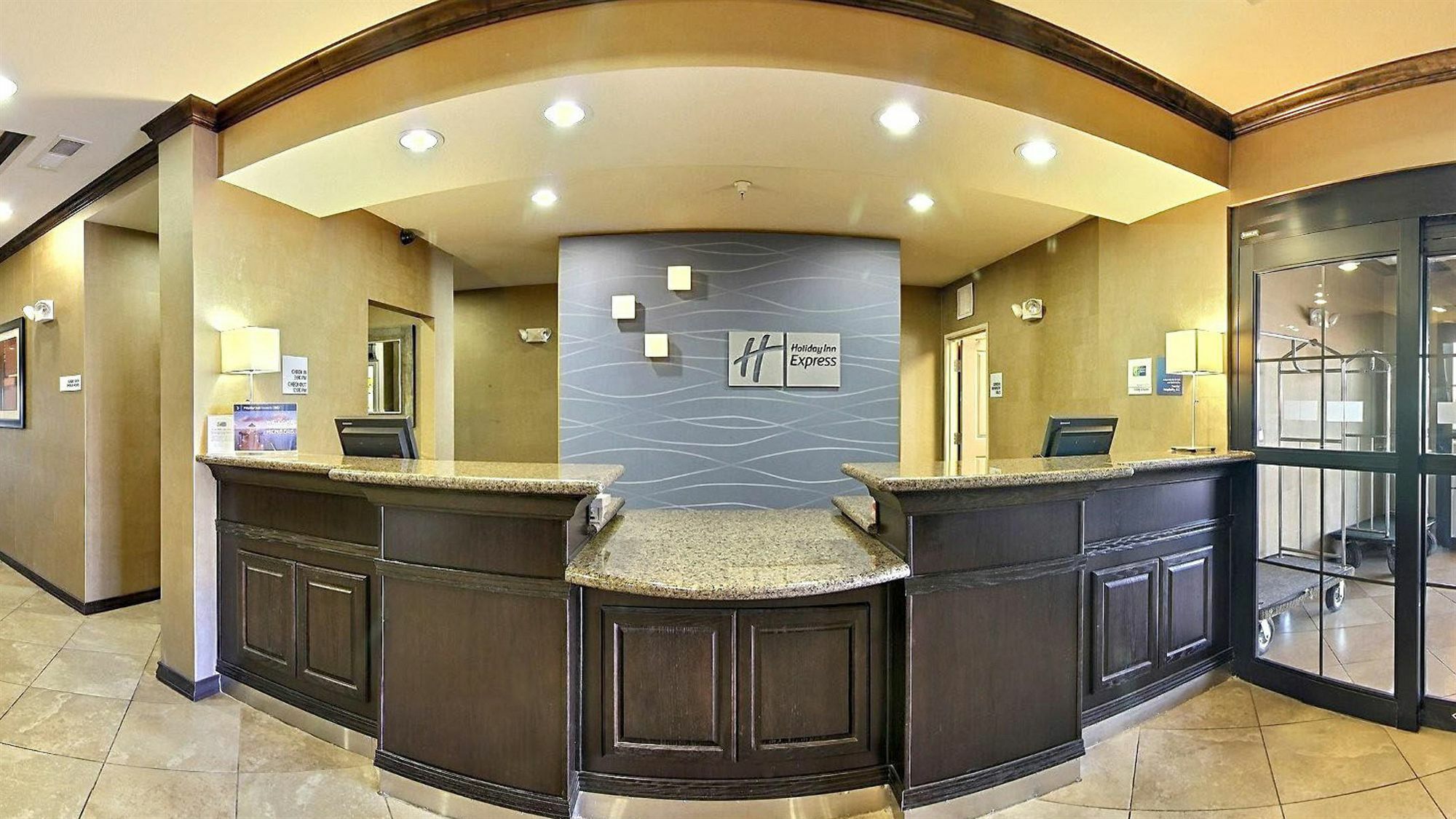 Holiday Inn Express & Suites Clovis By Ihg Exterior photo